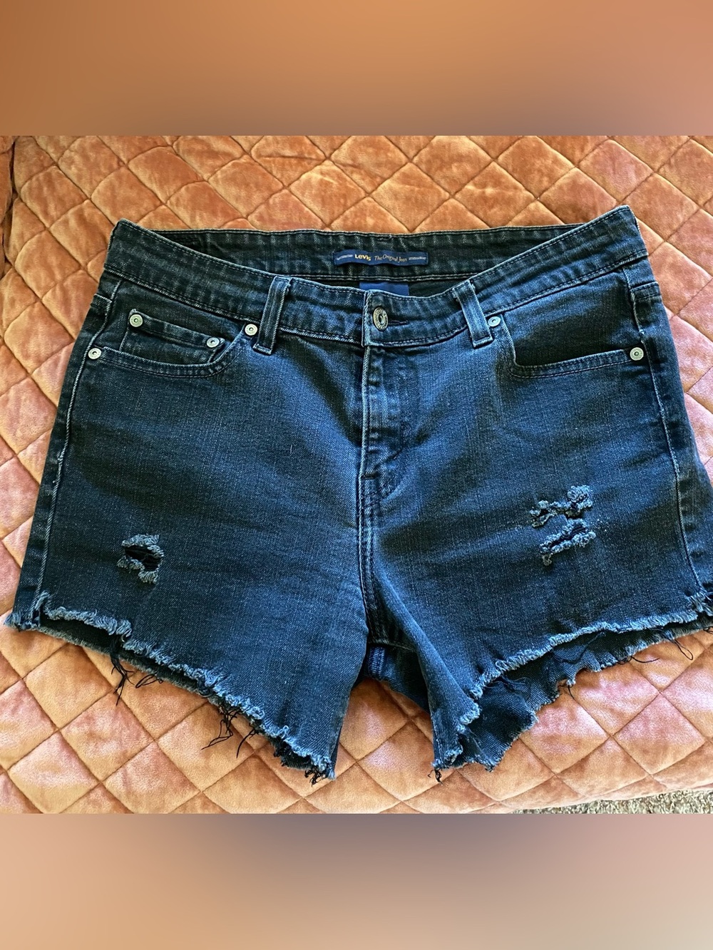 Black Levi’s cutoff black denim jean shorts